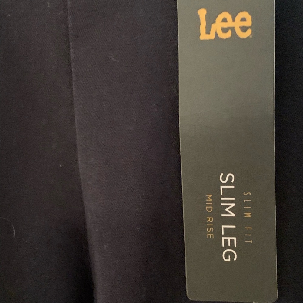 Lee Slim / Mid Rise Capris - Picture 2 of 5
